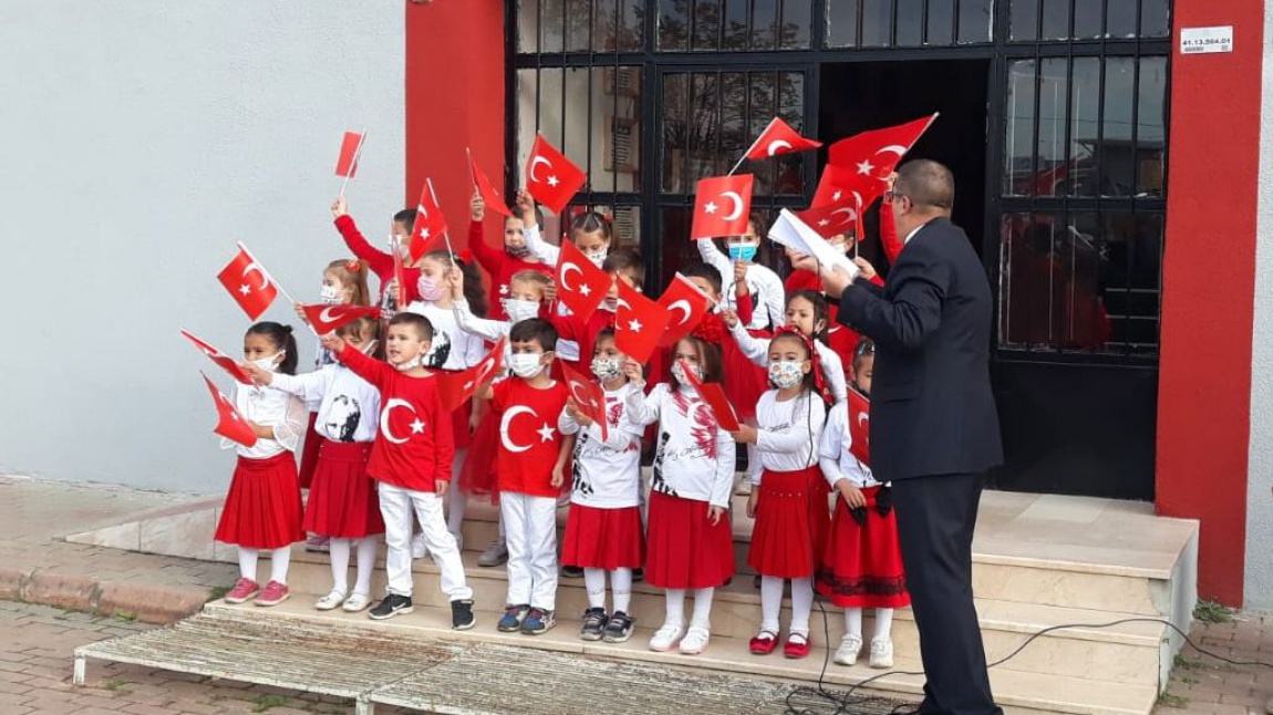 29 Ekim Cumhuriyet Bayramı Kutlama Töreni Okulumuzda Gerçekleştirildi